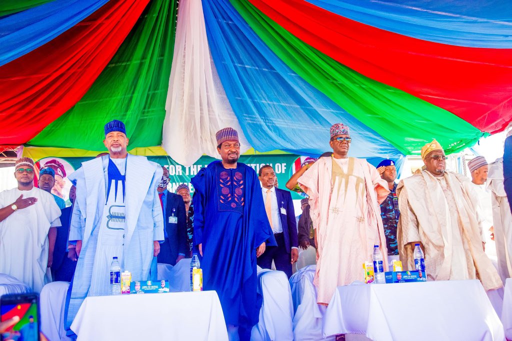 BREAKING: Sen.Barau Jibrin Officially Launch distribution of 19 truckloads of Rice To 44 Local Government In Kano