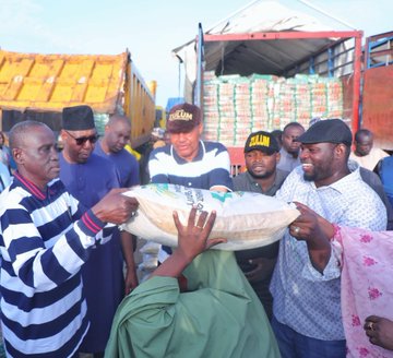 BREAKING: Borno State Govt Flagged Off Distribution Of Bag Of Rice, N10,000 Cash, Others To  Maiduguri Residents Follows Floods Saga (PHOTOS)