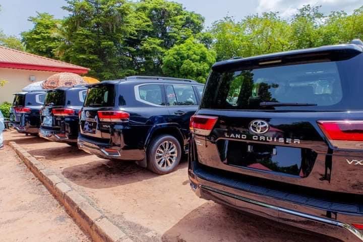 JUST IN: Governor Nasir Gift Toyota Land Cruiser To Four First Class Emirs In Kebbi State (PHOTOS)