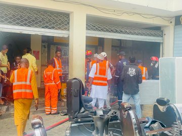 Resident Panic As Fire Outbreak Razes Abuja Plaza (WATCH VIDEO)