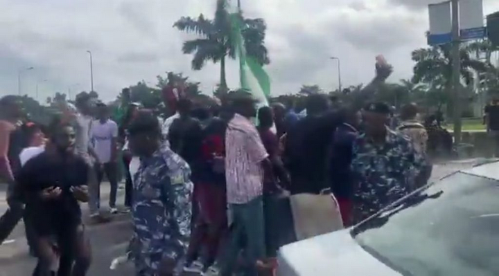 #EndBadGovernanceInNigeria Protests Day 2: Protests Begins Again in Port Harcourt (VIDEO)