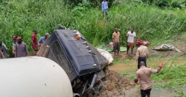 5 Reportedly Dead As Tanker Crushes Bus In Osun State (PHOTOS)