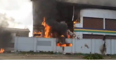 BREAKING: Fire Ravages Sokoto State Police Command Headquarters