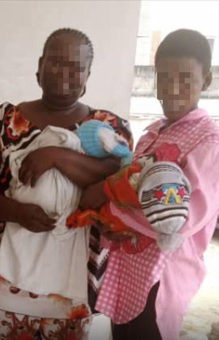 Two Lady Caught, Detained After Attempt To Sell Newborn Twins In Lagos (PHOTOS)