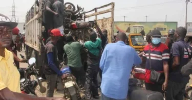 Hustler In State Of Emergency As Lagos Taskforce Clampdown On Traders At Ikotun