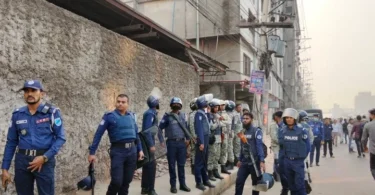 BREAKING NEWS: Workers Block Dhaka-Mymensingh Highway, Demand Factory Reopening In Gazipur city