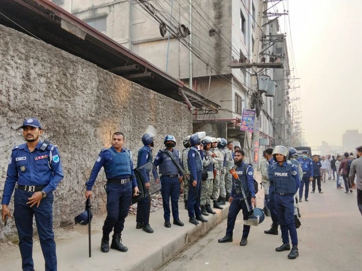 BREAKING NEWS: Workers Block Dhaka-Mymensingh Highway, Demand Factory Reopening In Gazipur city