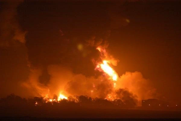 JUST-IN: Fire Razed Plank Market At Pipeline Ikotun, Lagos