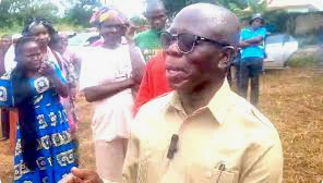 Edo People Jubilate As Oshiomhole Distributes 11,000 Bags of Rice for Christmas