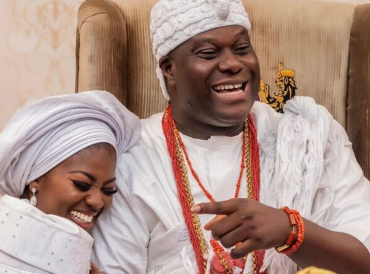 Moment Ooni of Ife Receives Olori Ashley, Baby Into Palace