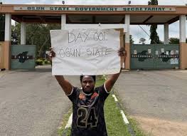Nigerian Comedian, Nasboi Start 36-State Kneeling Tour to Get Davido’s Attention