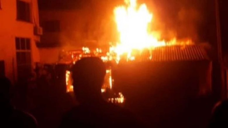 Resident Panic As Fire Outbreak Razes Abuja Plaza (WATCH VIDEO)