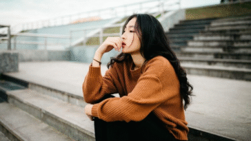 Relationship Tips: 7 Signs Someone Can’t Stop Thinking About You