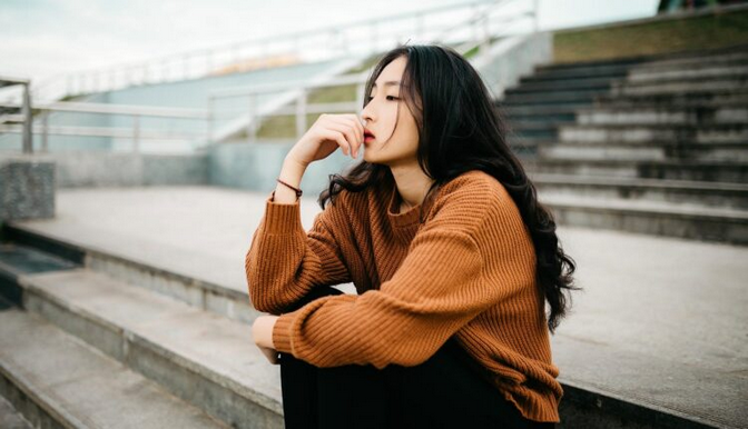 Relationship Tips: 7 Signs Someone Can’t Stop Thinking About You