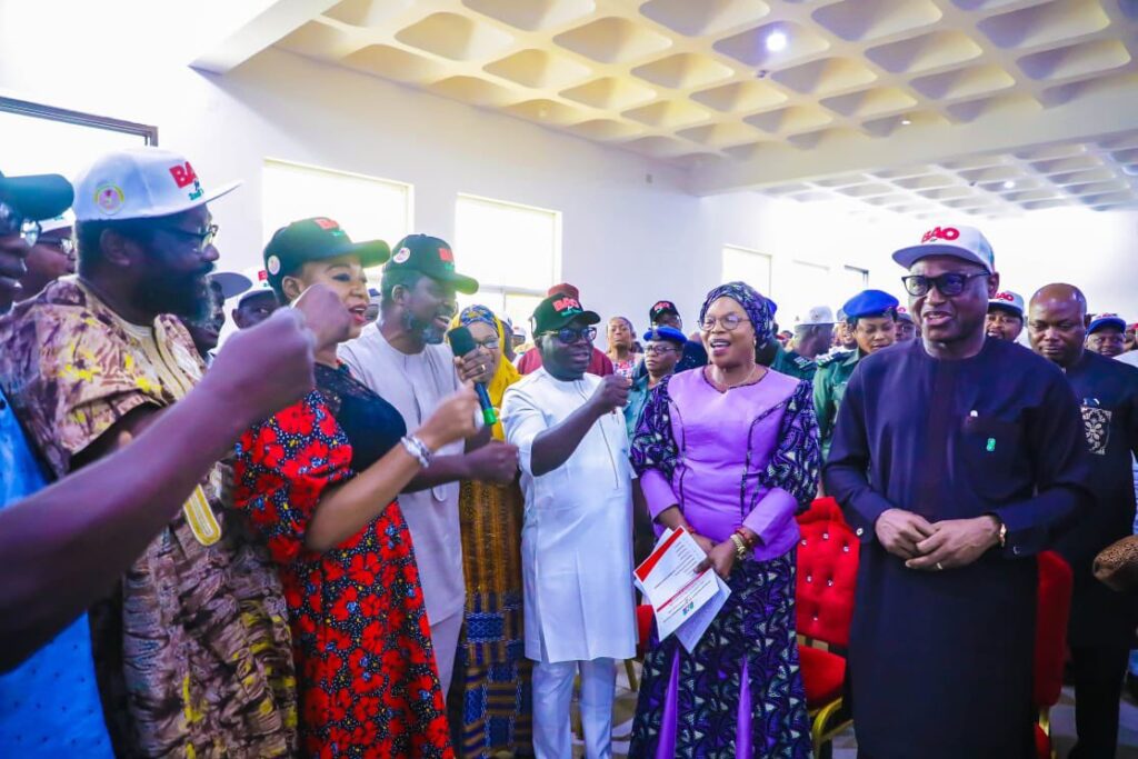 PHOTOS NEWS: EKSU Alumni Purchase APC Governorship Forms for Oyebanji