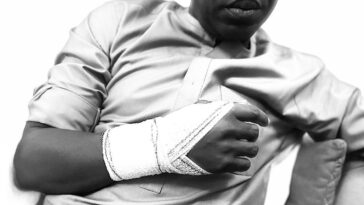 IGP Monitoring Unit Allegedly Breaks Omoyele Sowore’s Arm During Forceful Transfer (PHOTOS)