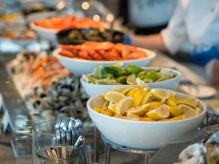 Beware Of These: 13 Things You Should Avoid Eating at a Buffet