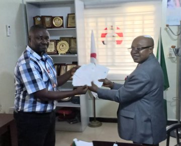 BREAKING: EFCC Chairman Hands Over N100m Recovered Funds to Federal Ministry in Uyo