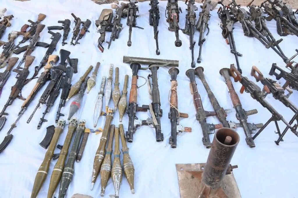 JUST-IN: Defence Group Hands Over Weapons in Implementation of Miski Peace Accord (PHOTOS)