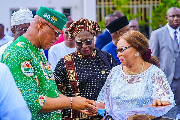 BREAKING: Akwa Ibom Governor Gift Brand New Toyota Land Cruiser 300 SUVs To All Former Deputy Governors (PHOTOS)