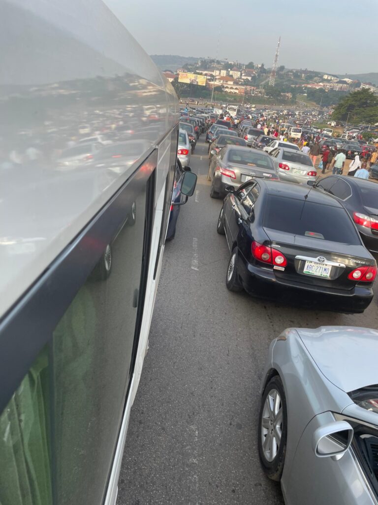 Heavy Congestion On The Kugbo‑Nyanya Expressway Owing To Planned Protest