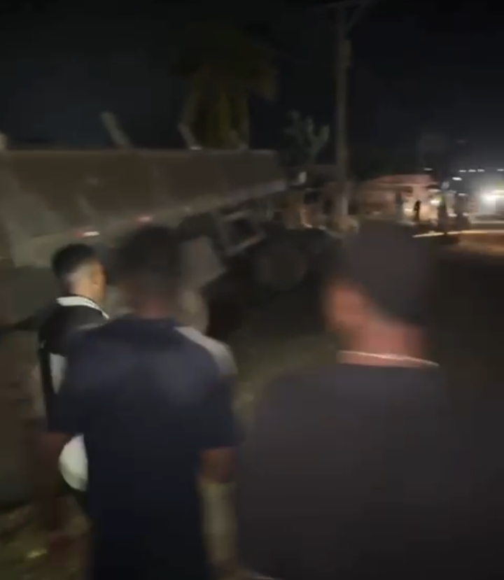 JUST-IN: Bad Night In Akungba As Dangote Truck Crashes Into AAUA Gate, 10 Feared Dead (VIDEO)