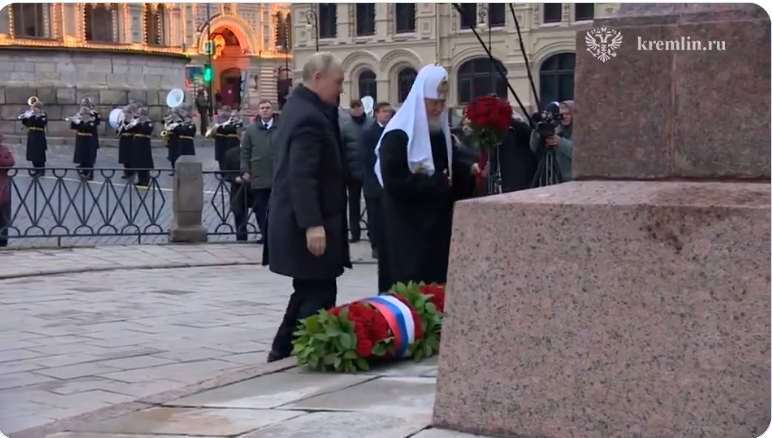 VIDEO: Putin Marks National Unity Day, Lays Wreath at Red Square Monument to Russian Heroes