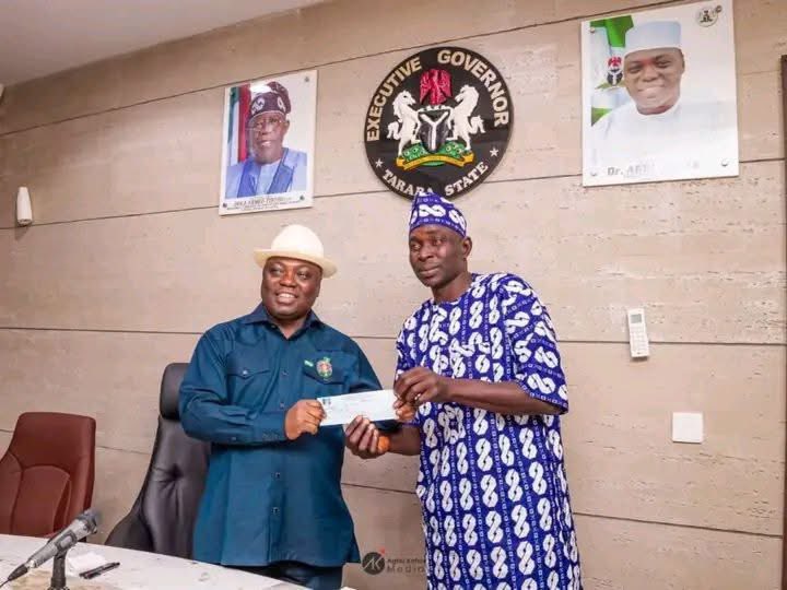 JUST-IN: Taraba Governor Agbu Kefas Officially Registers As APC Member, Receives Party Card