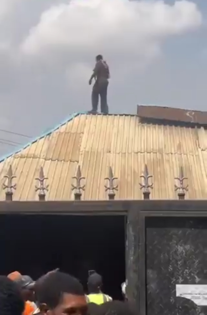 VIRAL VIDEO: Moment Suspected Thief Caught During Rooftop Escape Attempts