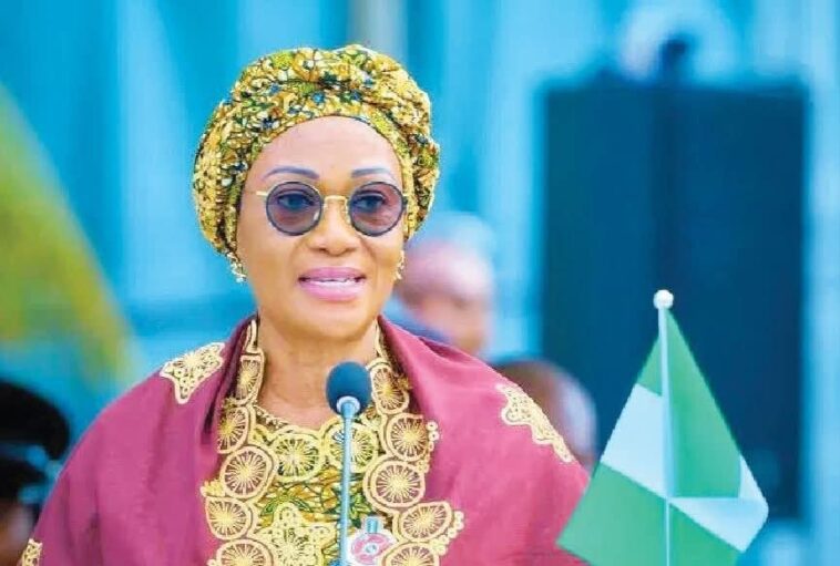 Oluremi Tinubu: If My Husband Is Re-elected, I Will Be Wearing Buba And Wrapper Made From Akwete